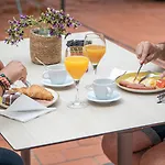 Casa Lirio Hotel 2*